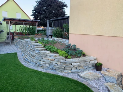 Trockenmauer aus Naturstein