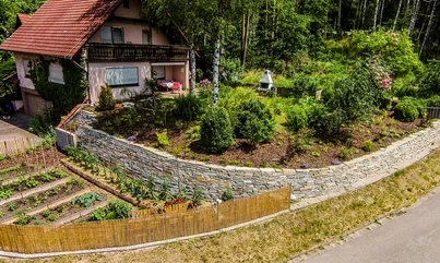 Trockenmauer aus Naturstein