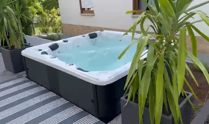 Pool und Quellsteine Video